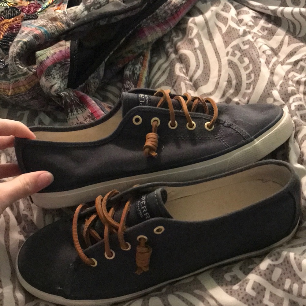 navy blue sperry sneakers